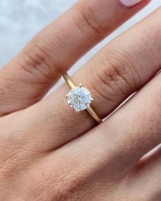 ROUND SOLITAIRE RING