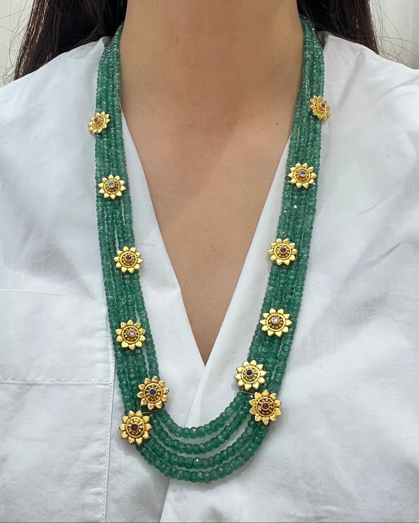 925 hallmarked sterling silver green beaded necklace with flower motif