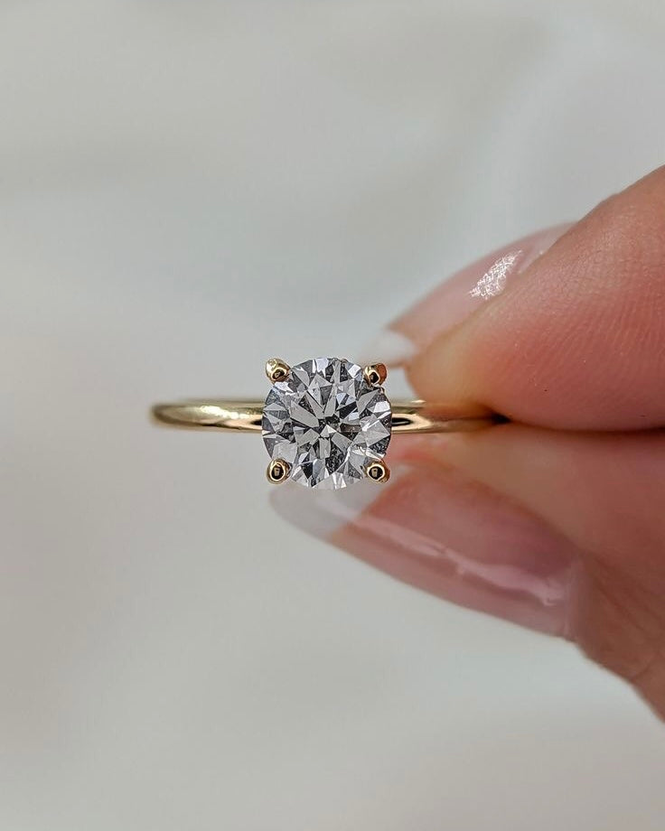 ROUND SOLITAIRE RING