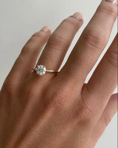 ROUND SOLITAIRE RING