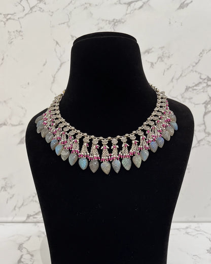 LEAF MOTIF NECKLACE