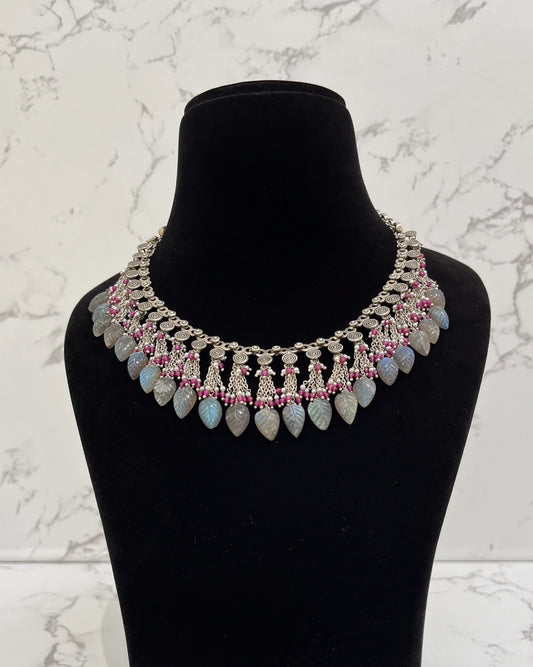 LEAF MOTIF NECKLACE