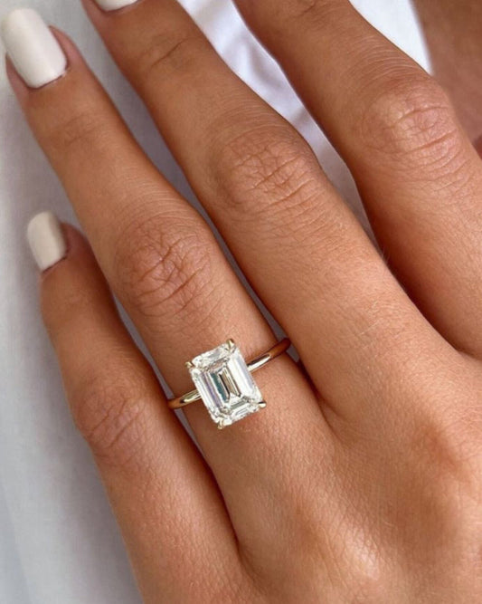 EMERALD SOLITAIRE RING