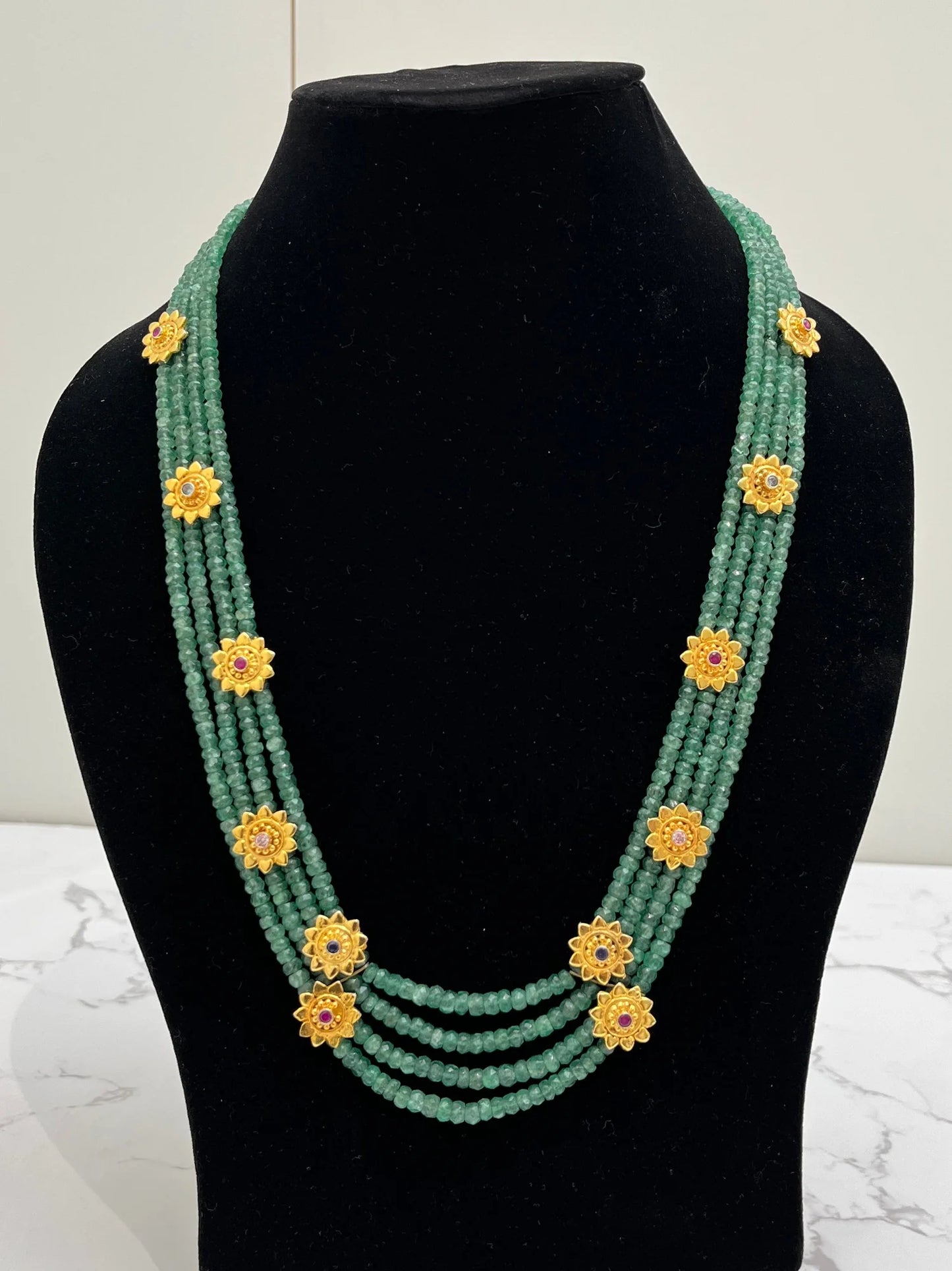 925 hallmarked sterling silver green beaded necklace with flower motif