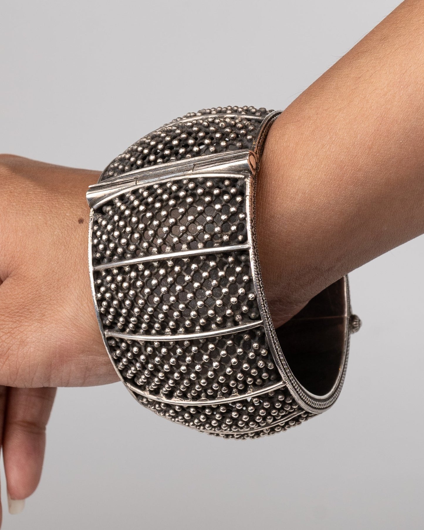 SILVER GARNET BANGLE