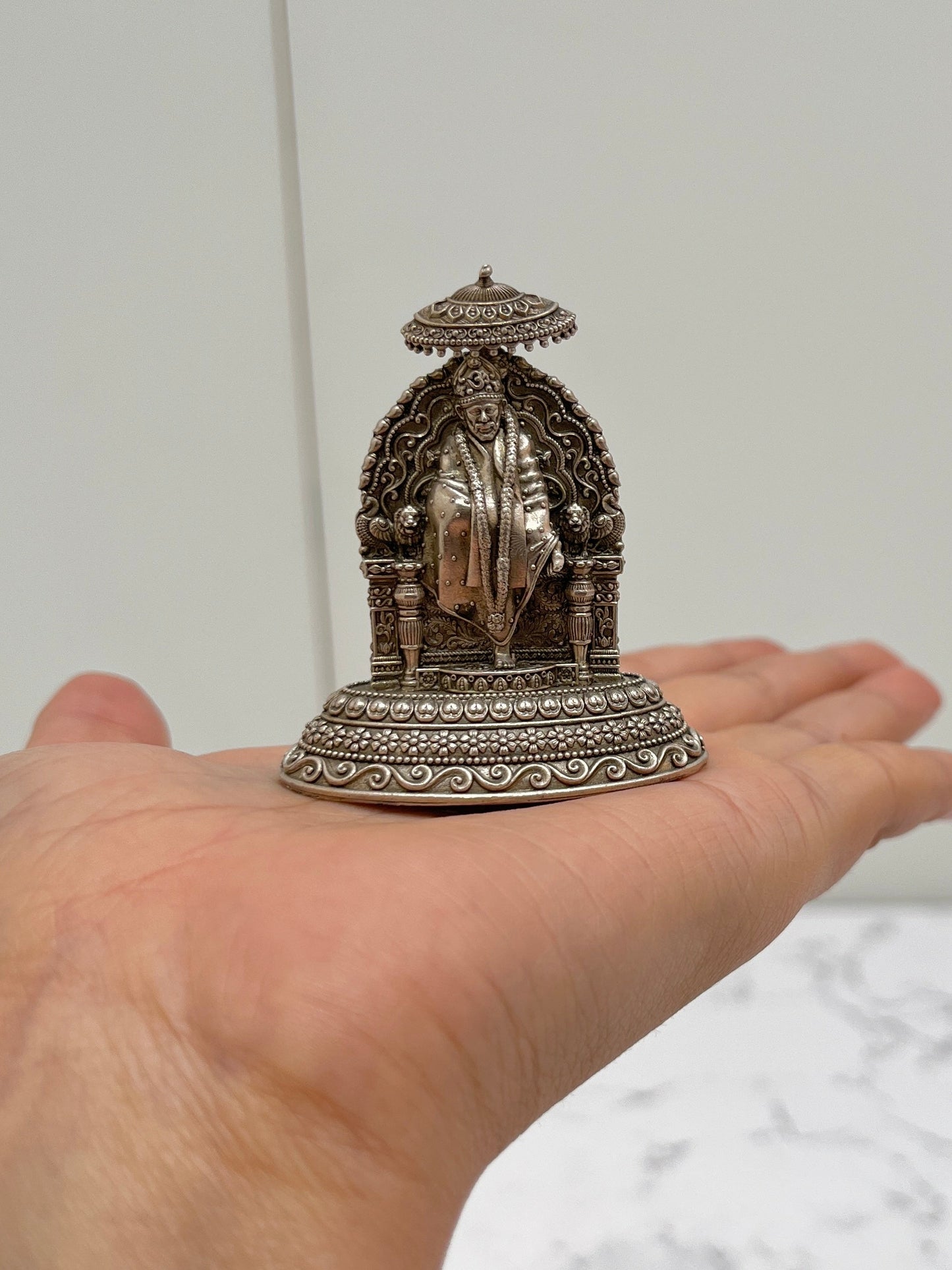 925 sterling silver Sai Baba idol hand-held – Shirdi Sai murti with ornate canopy