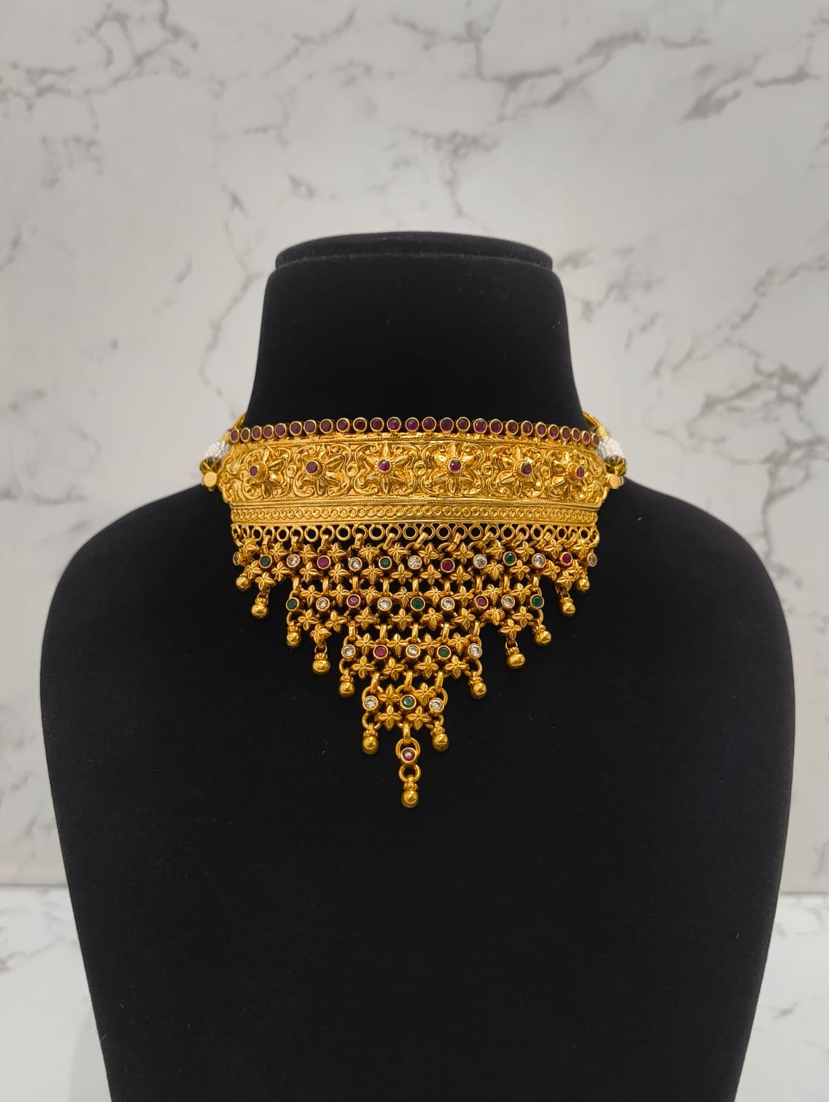 GOLD CHOKER NECKLACE