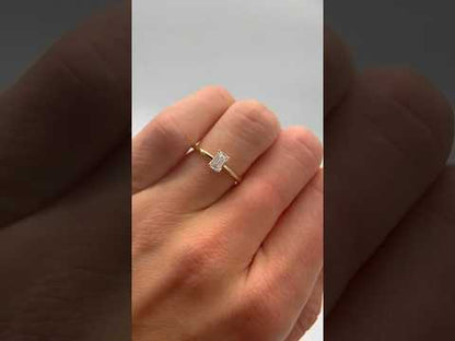 EMERALD SOLITAIRE RING