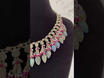 LEAF MOTIF NECKLACE